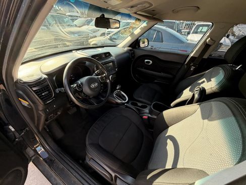 Used 2018 Kia Soul + FWD image 19