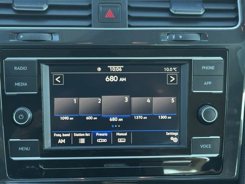 Used 2021 Volkswagen Golf 4-Door image 14