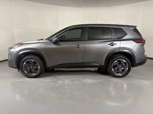 Used 2024 Nissan Rogue SV image 6