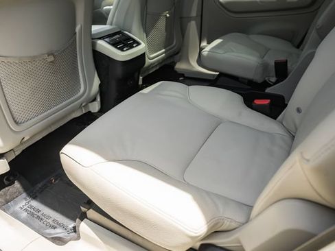Certified 2024 Volvo XC90 B6 Plus w/ Protection Package Premier AWD/4WD image 32