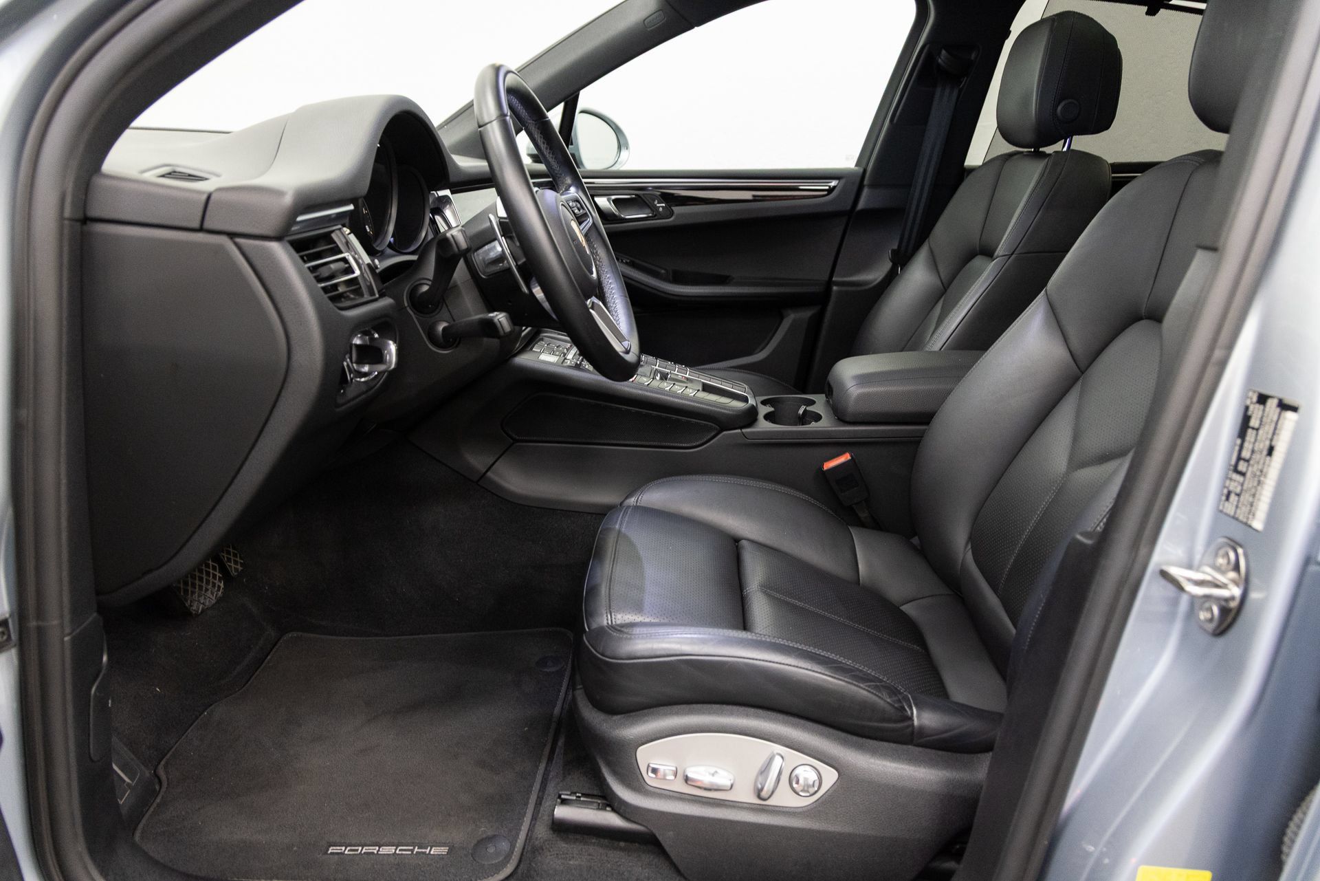 Used 2020 Porsche Macan AWD/4WD image 7