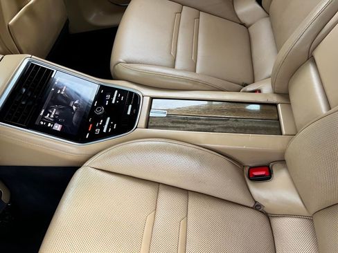 Used 2018 Porsche Panamera image 22