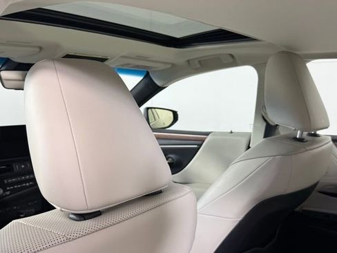 Used 2025 Lexus ES 300h w/ Premium Package image 25