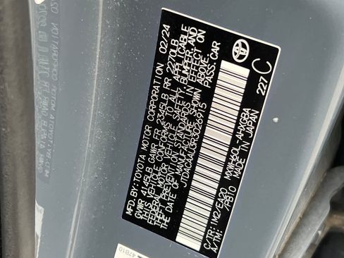 Certified 2024 Toyota Prius XLE image 30