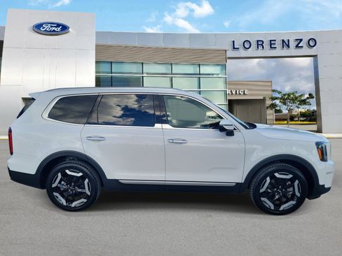 Used 2024 Kia Telluride S FWD image 4