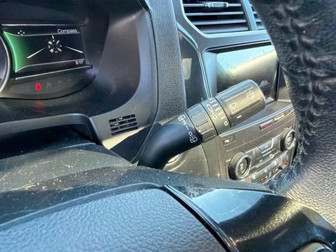 Used 2018 Ford Explorer XLT w/ Equipment Group 202A AWD/4WD image 26