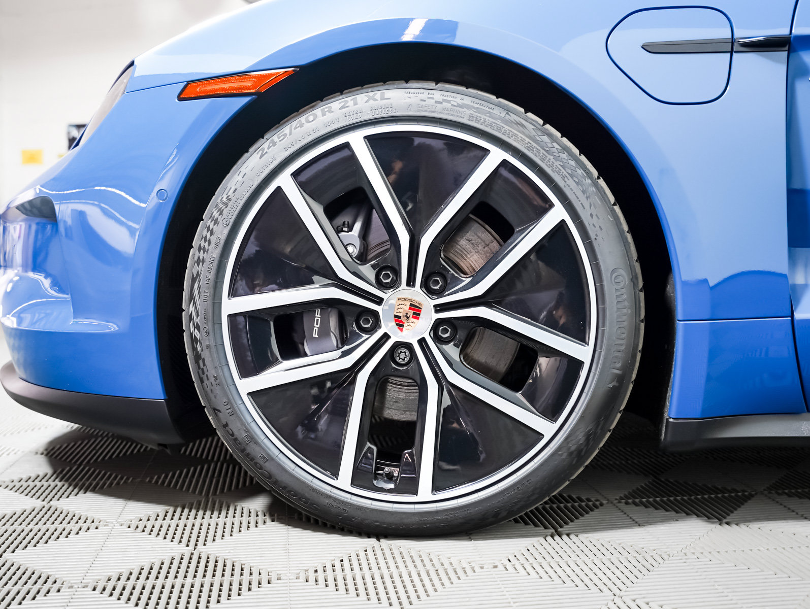 Certified 2025 Porsche Taycan w/ Premium Package AWD/4WD image 13