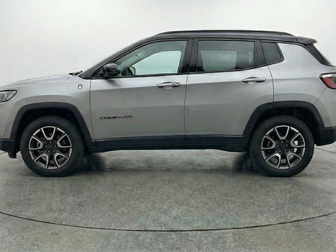 Used 2025 Jeep Compass Trailhawk AWD/4WD image 5