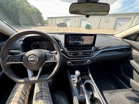 Used 2023 Nissan Altima 2.5 SR w/ SR Premium Package FWD image 16