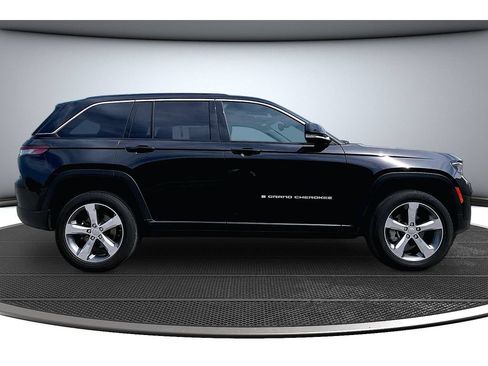 Certified 2024 Jeep Grand Cherokee Limited AWD/4WD image 15