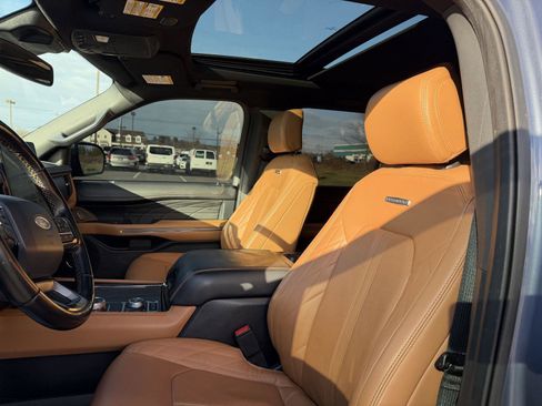 Used 2022 Ford Expedition Platinum image 19