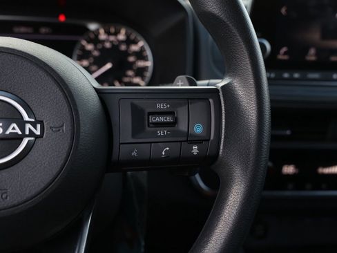 Used 2024 Nissan Rogue SV FWD image 27
