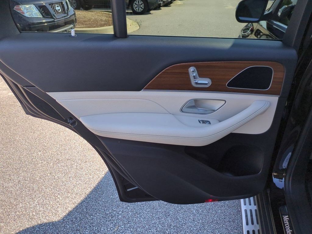 Used 2024 Mercedes-Benz GLE 350 4MATIC image 29