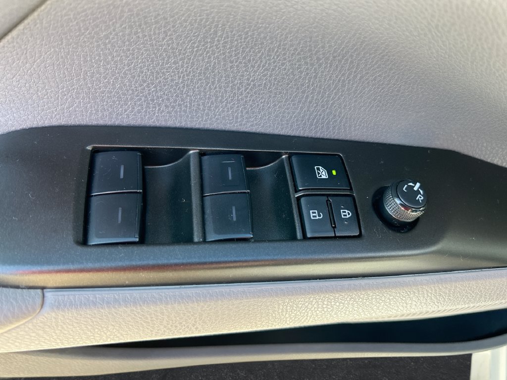 Used 2024 Toyota Camry SE FWD image 13