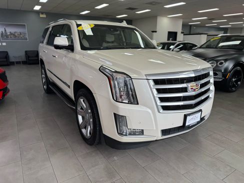 Used 2015 Cadillac Escalade Luxury image 7