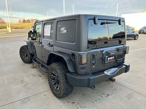 Used 2017 Jeep Wrangler Unlimited Sahara image 4