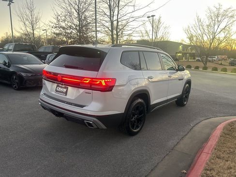 New 2026 Volkswagen Atlas Peak Edition AWD/4WD image 3