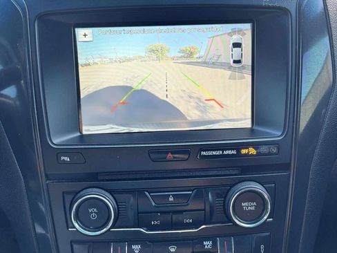 Used 2018 Ford Explorer XLT w/ Equipment Group 202A image 20