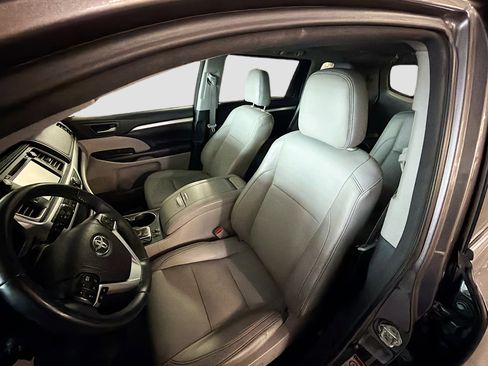 Used 2016 Toyota Highlander XLE AWD/4WD image 13