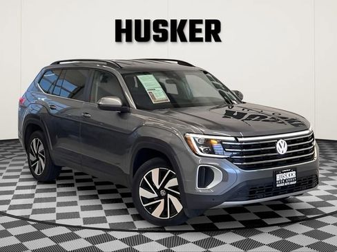 Used 2024 Volkswagen Atlas SE AWD/4WD image 1