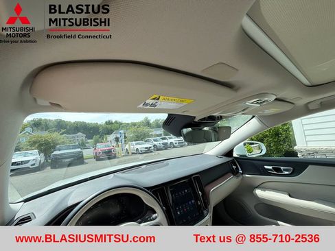 Used 2019 Volvo S60 T5 Momentum w/ Multimedia Package FWD image 40