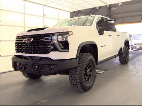 Used 2025 Chevrolet Silverado 2500 ZR2 w/ ZR2 Bison Edition AWD/4WD image 1