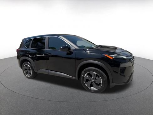 Used 2025 Nissan Rogue SV FWD image 2