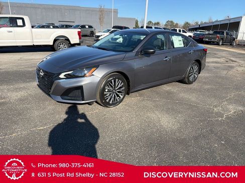 New 2025 Nissan Altima 2.5 SV image 2