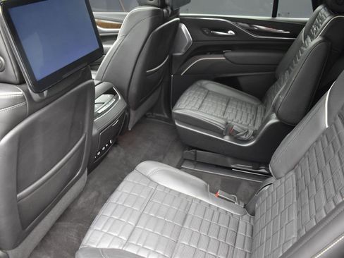 Used 2022 Cadillac Escalade Sport Platinum w/ LPO, ONYX Package AWD/4WD image 28