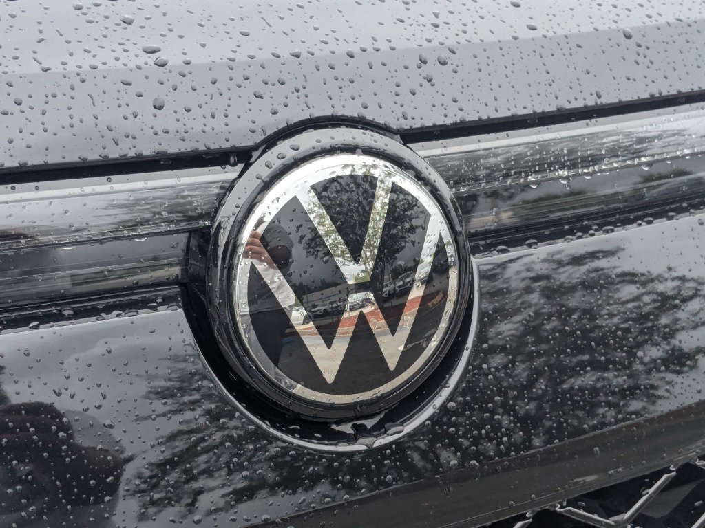 Certified 2026 Volkswagen Tiguan SE R-Line FWD image 11