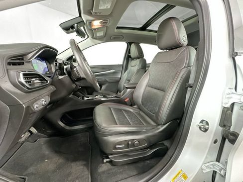 Used 2023 Chevrolet Bolt EUV Premier w/ Sun & Sound Package FWD image 4