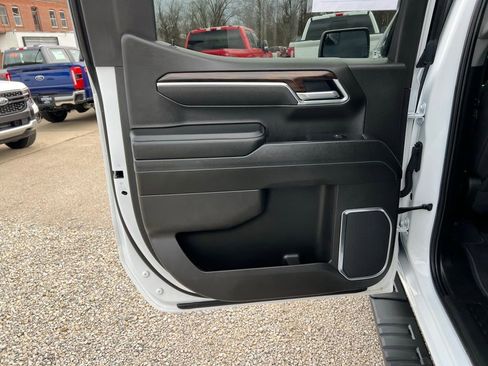 Used 2025 GMC Sierra 1500 SLT w/ SLT Convenience Package image 15