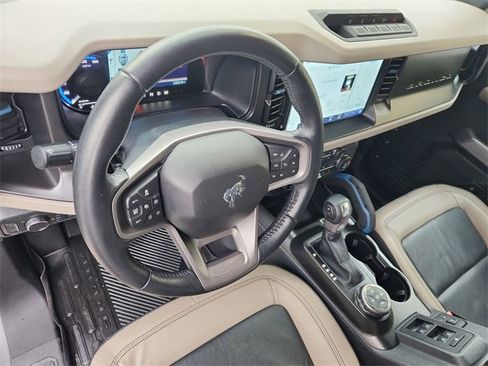 Used 2022 Ford Bronco Wildtrak image 10