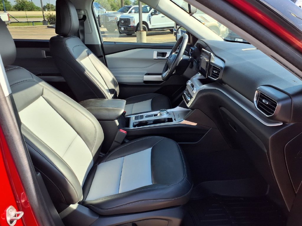 Used 2023 Ford Explorer XLT w/ Equipment Group 202A RWD image 29