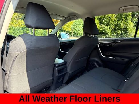 Used 2021 Toyota RAV4 LE AWD/4WD image 20