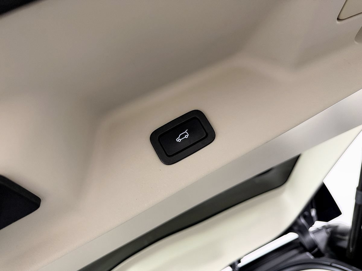 Used 2018 Land Rover Range Rover HSE AWD/4WD image 15