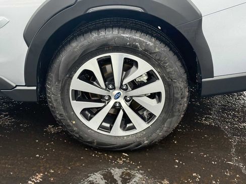 Used 2025 Subaru Outback Premium w/ Popular Package #1A image 9