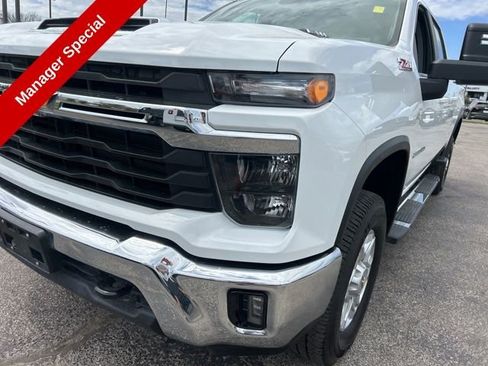 Used 2025 Chevrolet Silverado 2500 LT AWD/4WD image 9
