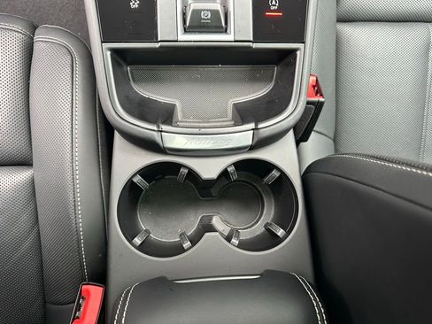 Certified 2025 Porsche Macan image 26