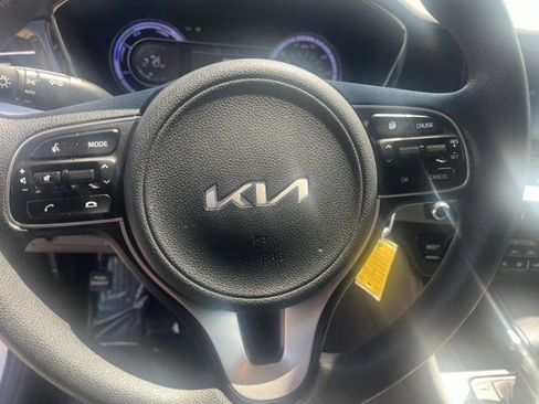 Used 2022 Kia Niro LX image 16