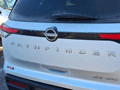 Used 2024 Nissan Pathfinder SV image 29