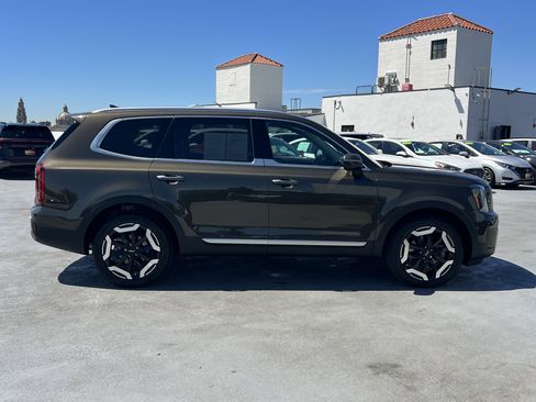 Used 2023 Kia Telluride S FWD image 9