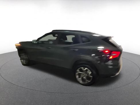 Used 2025 Chevrolet Trax LT image 10