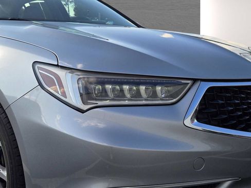 Used 2018 Acura TLX FWD image 2
