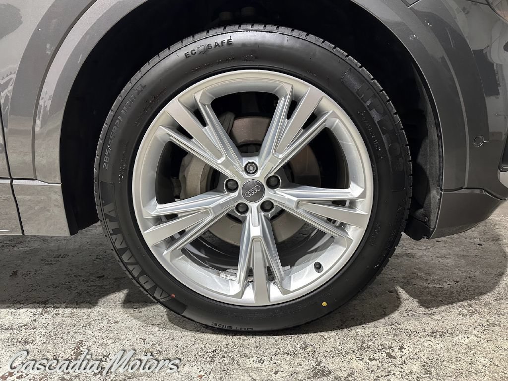 Used 2019 Audi Q8 Prestige w/ Luxury Package AWD/4WD image 34