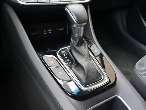 Used 2019 Hyundai Ioniq Plug-In Hybrid image 22