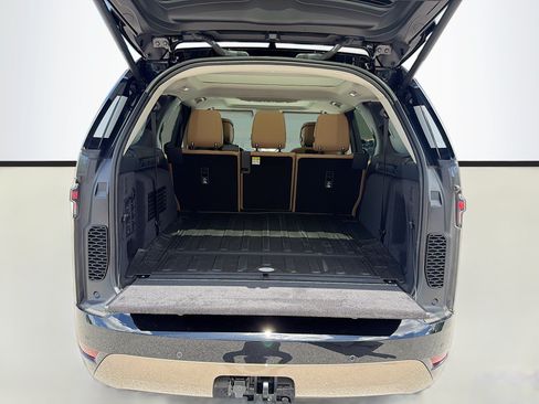New 2026 Land Rover Discovery Limited Edition AWD/4WD image 12