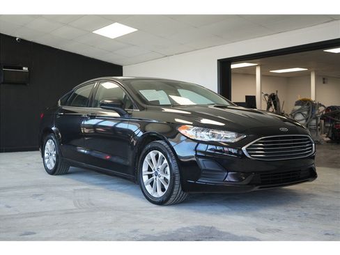 Used 2020 Ford Fusion SE FWD image 1