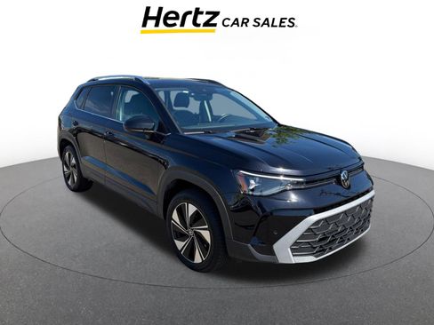 Used 2025 Volkswagen Taos SE AWD/4WD image 1
