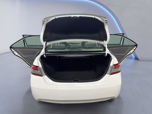 Used 2011 Toyota Camry LE image 12